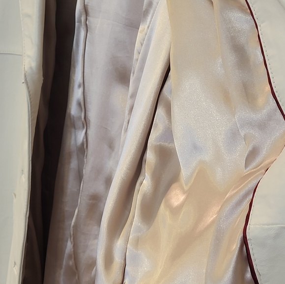 Classic Cream Leather Trench Coat - Picture 5 of 7